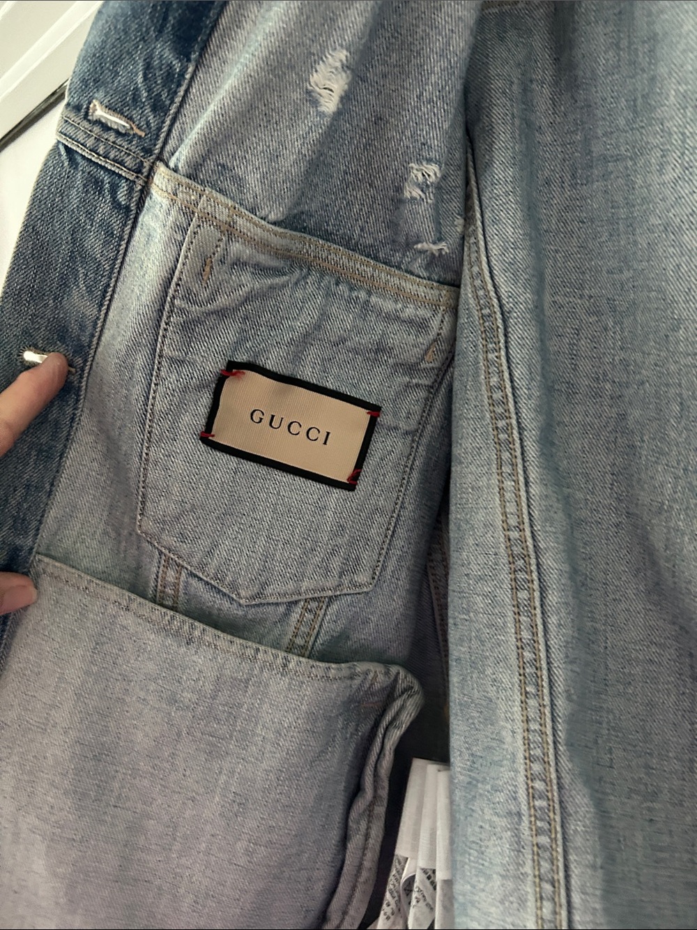 Gucci Light Wash Denim Jacket with Embroidered Cat Patch - Picture 13 of 16